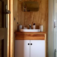 Huruhuru Vanity